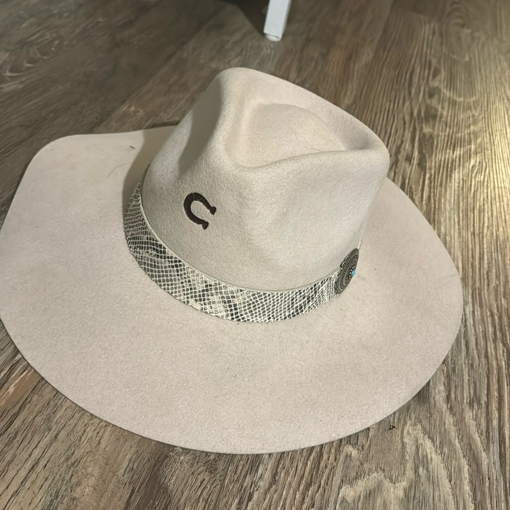 Tan hat with snake belt and concho!